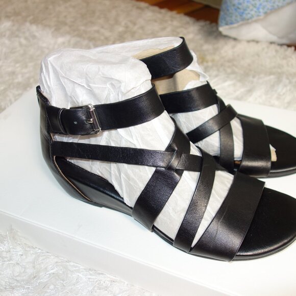 Sofft Women's Ankle Strap Gladiator Buckle Sandals Black Leather - Picture 5 of 9